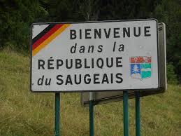 panneau-bienvenue-république-du-Saugeais